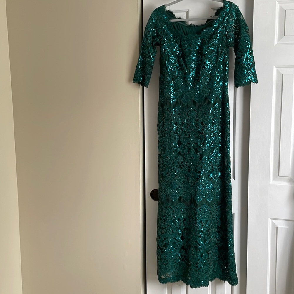 STUNNING emerald green Tadashi Shoji size 10 gown!